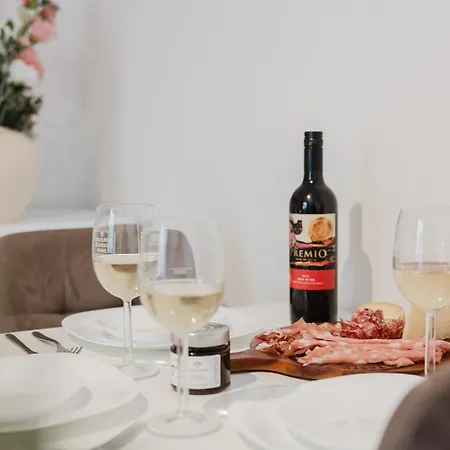 Lägenhet Tropea Court 4a By Homely Sliema